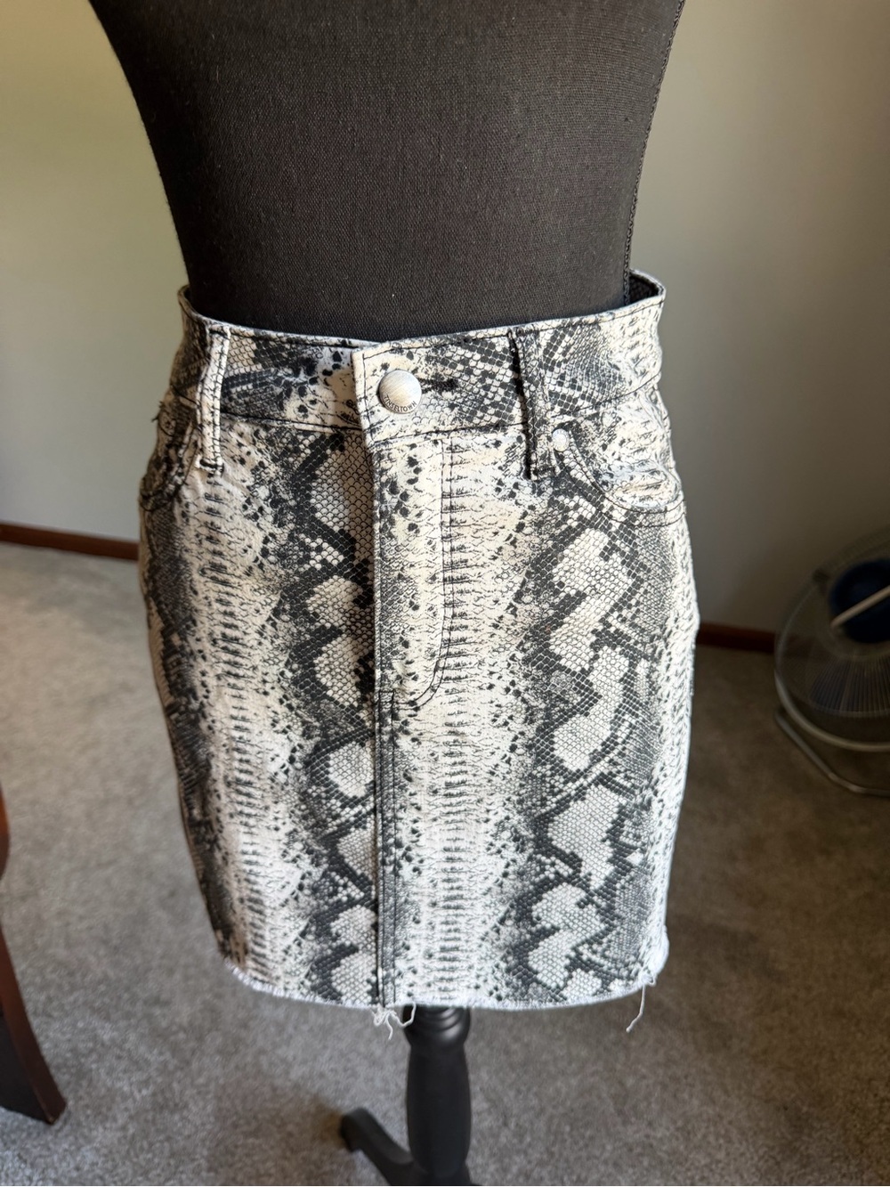 Tinseltown Black & White Snake-Print Mini Skirt
